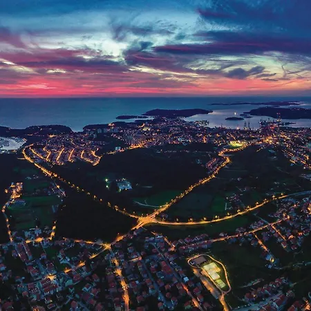 Feriehus Stunning In Marčana